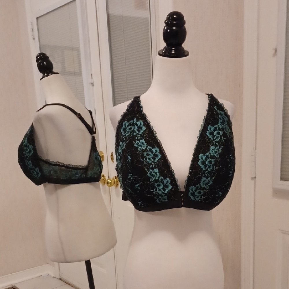 4/$60 New Elegant Black and Teal Lace Bra - Size 3XL